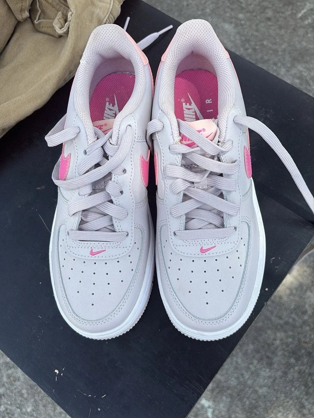Nike Kids White and Pink Low-Top Sneakers